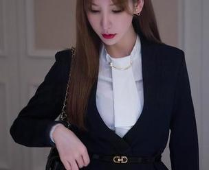 花漾show – 小热巴的色彩丰富泳装私拍，真想冒泡去赞美呀！
