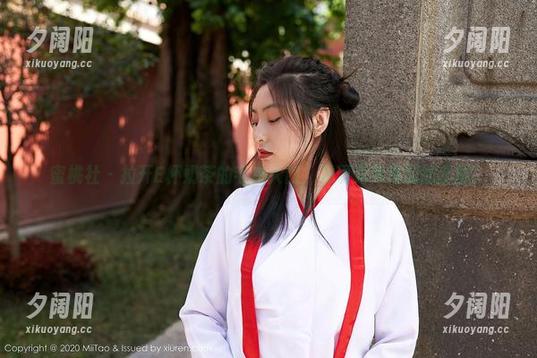 蜜桃社 - 拉开E杯奶茶的毛衣大门，发现无穷搭配的套图！