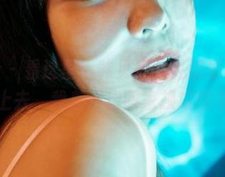 蜜桃社 – 看这里：韩贝贝的礼服原图，一穿上去，我差点想回家换成睡衣！
