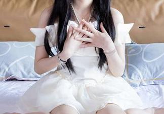 袜啵啵 – 被小奶熊的裸足写真萌到，想知道她的工作日常？