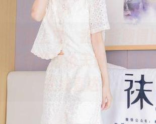 袜啵啵 – “穿上它，我就能跑得比闪电还快”——思思的华伦天奴高跟鞋使用指南在线直达！