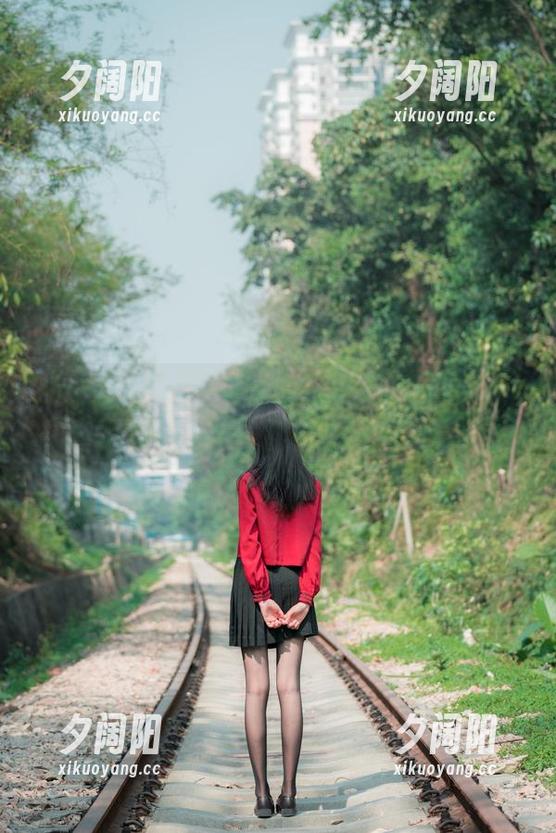 私拍大揭秘：西瓜少女和她的猫咪内衣，真是光怪陆离。