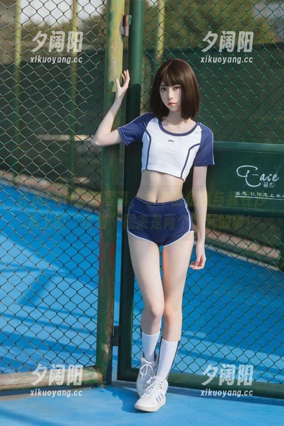 许岚LAN泳装写真，水中的优雅与我在沙发上的“优雅”原来是两个次元的事！
