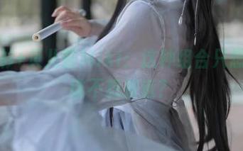 白衬衫+贝儿酱Miki：这种组合只想说，谁不想接近？