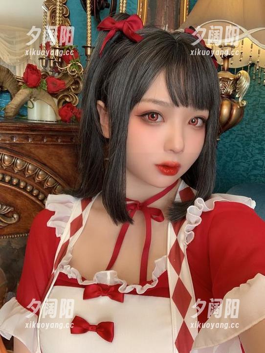 超皮皮皮奶职业装写真：严肃不代表没有趣味！