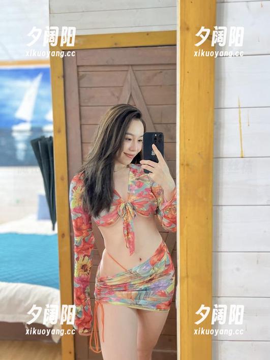 铁锤姐姐 微密圈 - 合集中的铁锤姐姐,白色蕾丝袜搭配,看了真让人咋舌。