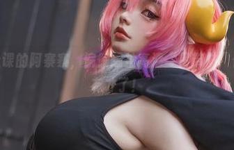应该去上课的阿寨寨，偏偏想拍高清“吊带袜”作品，太有才了！