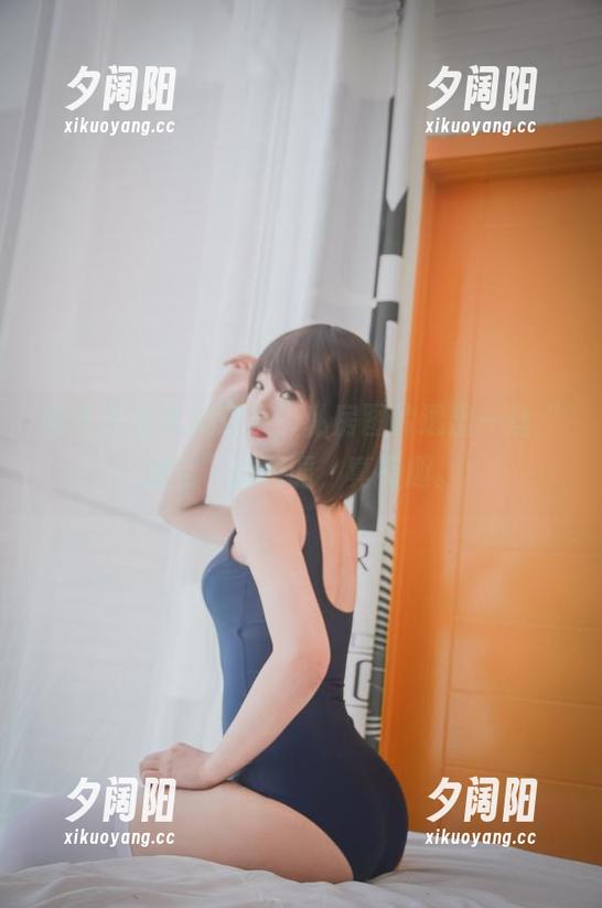 青水百合子 青水百合子又来了,私房图片透出一丝“镂空”的调调,真有趣。