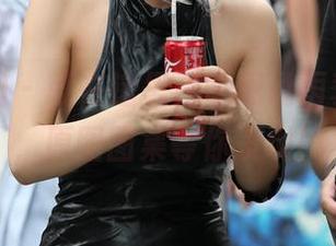 魔镜街拍 – 就在这里，凯恩说雨季不再来，原图图集等你发现！