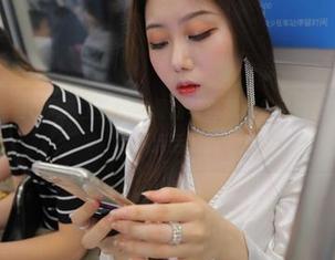 魔镜街拍 – 当寒风遇上婷婷，最新写真集“极品肉丝”也可以成为热点话题。