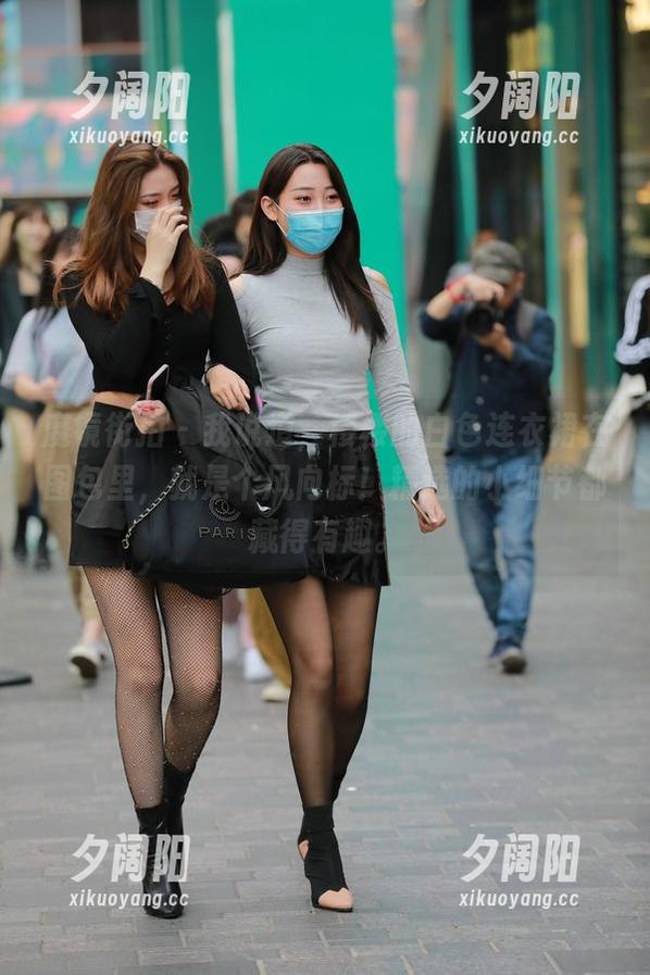 魔镜街拍 - 我说道，楼楼的白色连衣裙在图包里，就是个风向标！精选的小细节都藏得有趣。