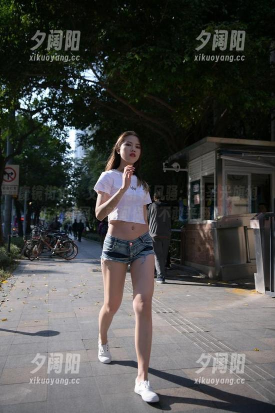 魔镜街拍 - 艾小青引领风骚：无圣光旗袍街拍套图，就问你敢不敢来翻阅！